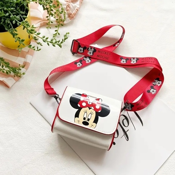🎉Host Pick🎉 NIP! Disney’s Minnie Mouse Crossbody Purse! - Picture 3 of 4